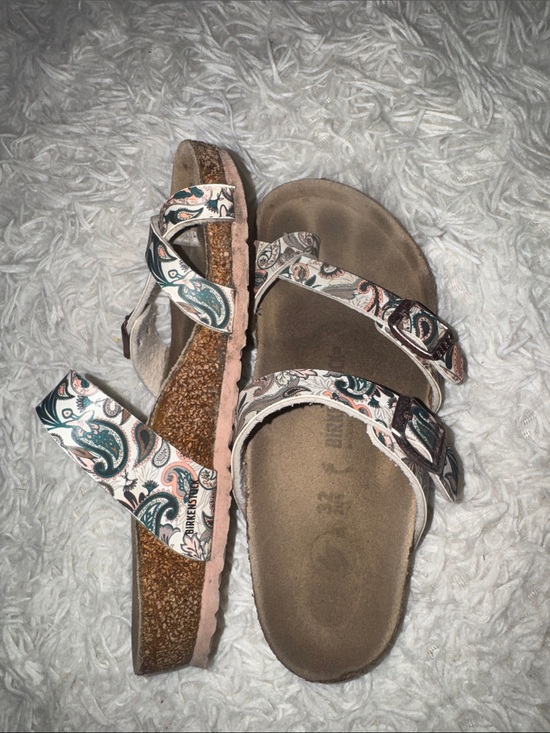 Birkenstock Other - Kids Birckenstock Print Toe-Loop Sandals in Cream and Green